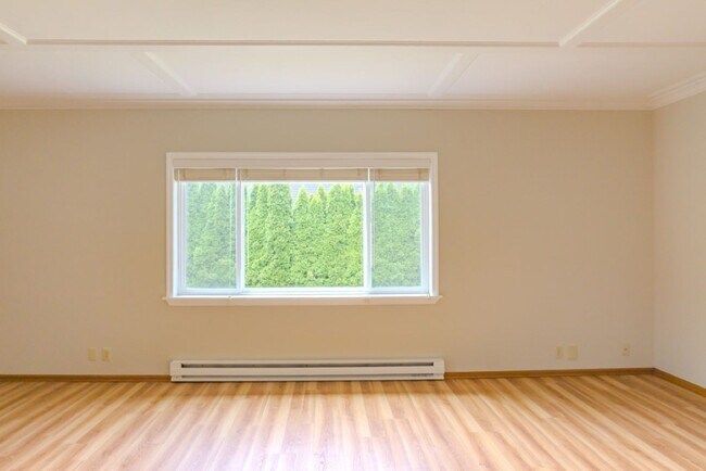 Building Photo - Spacious 1 bedroom Maple Leaf Bungalow w/AC!