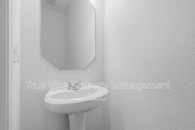 Building Photo - 14523 Bonito Loop