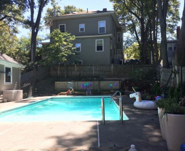 Building Photo - 47 Glen Ave