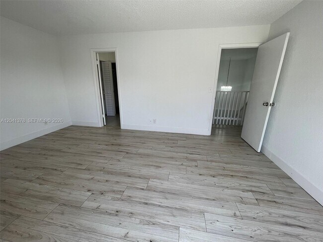 Building Photo - 2580 Coral Springs Dr