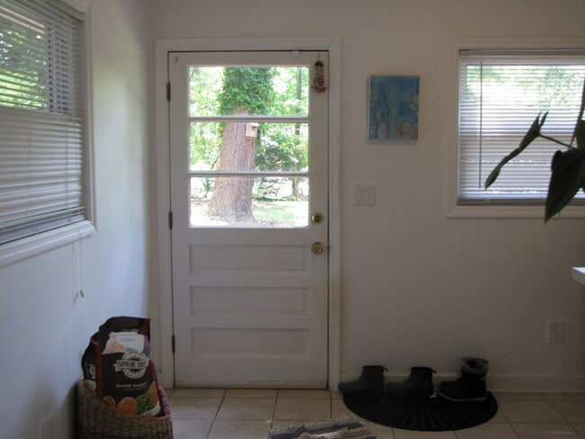 Building Photo - 3608 Knollwood Dr