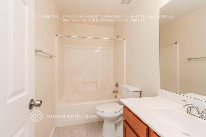 Building Photo - 250 W Juniper Ave