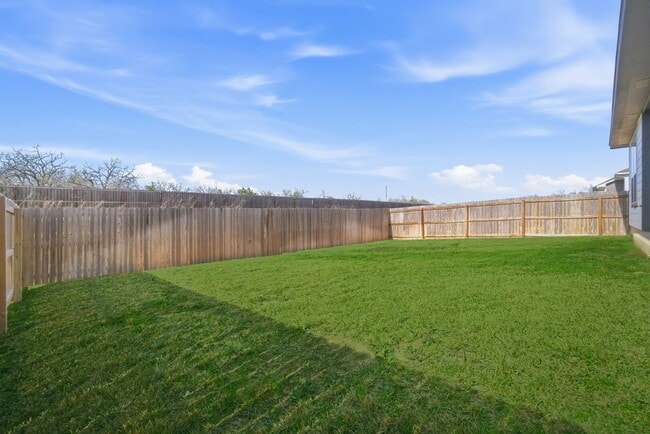 Building Photo - 1318 Kingsgate Dr