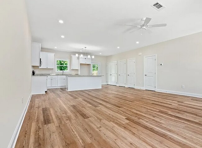 Building Photo - New Townhome in Hartbrook!