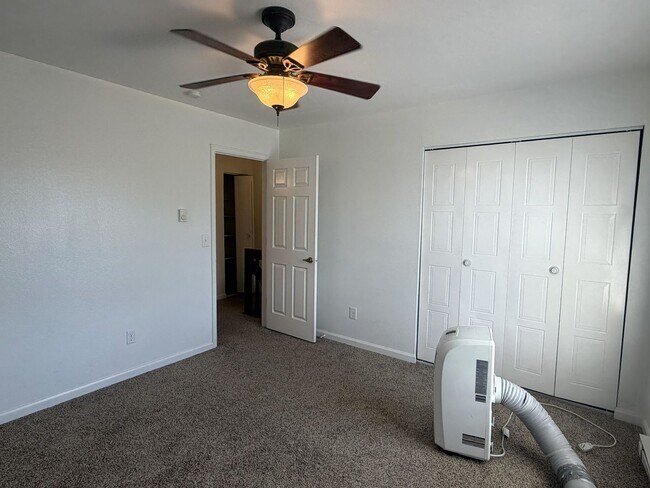 Building Photo - 3200 Azalea Dr