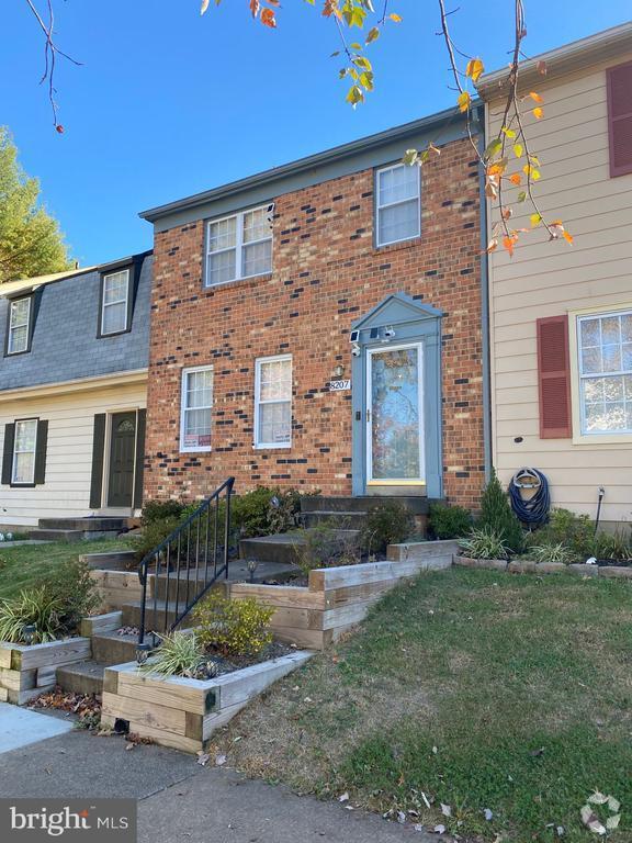 Building Photo - 8207 Stationhouse Ct