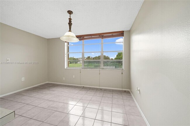 Building Photo - 9491 Evergreen Pl