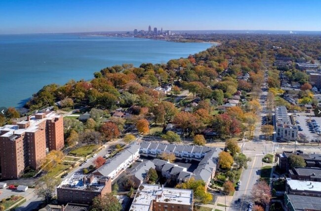 Building Photo - 11820 Edgewater Dr