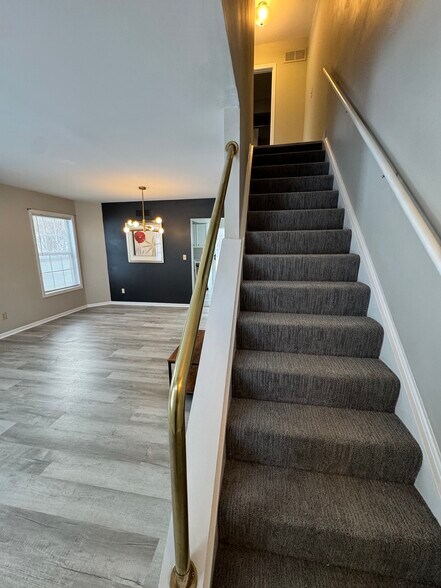 Newly renovated - 301 Bluegrass Ave