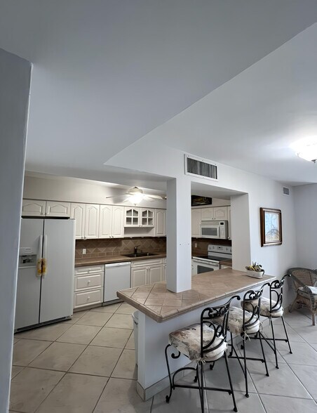 Building Photo - 5825 Collins Ave