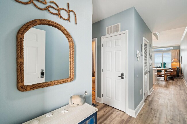 Building Photo - 9815 S Thomas Dr