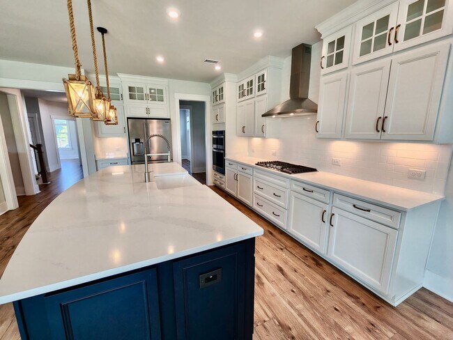 Building Photo - Like new beauty in Point Hope - Charleston