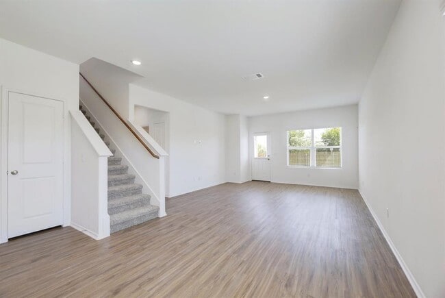 Building Photo - 323 Mineral Springs Dr