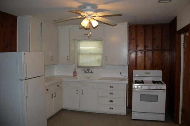 Building Photo - 4405 Erath Ave