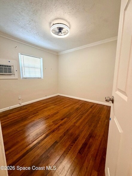 Building Photo - 338 Elm St