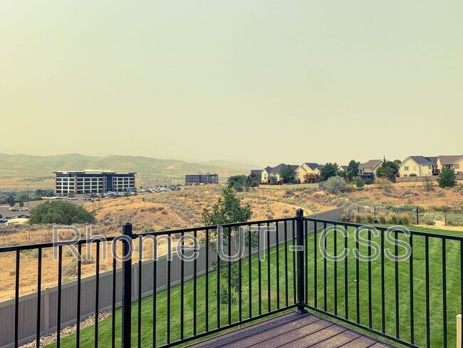 Building Photo - 2337 W Cresthaven Ln