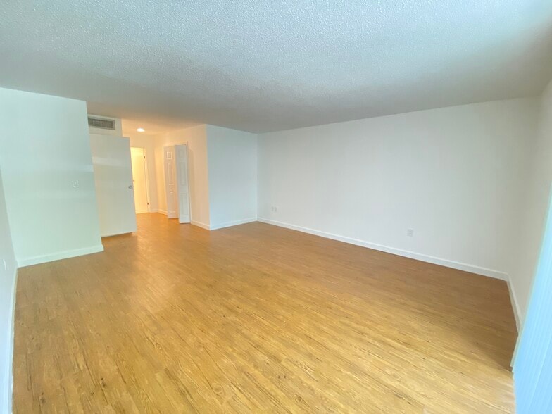 Building Photo - 701 SW 75th St