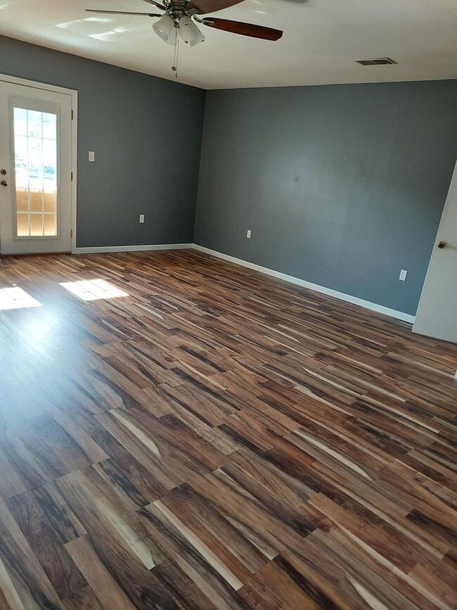 Building Photo - Very nice 3 bedroom Bethlehem Townhouse