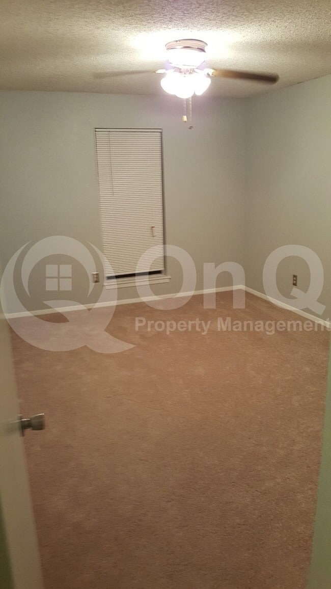 Building Photo - 4904 Brookhollow Dr