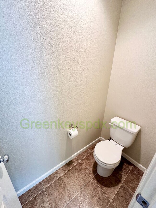 Building Photo - Gorgeous 3-Bedroom 2.5-Bathroom House with...