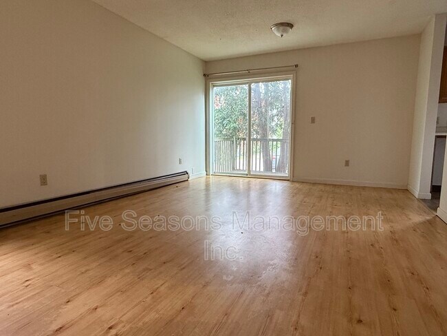 Building Photo - 115 N Winooski Ave