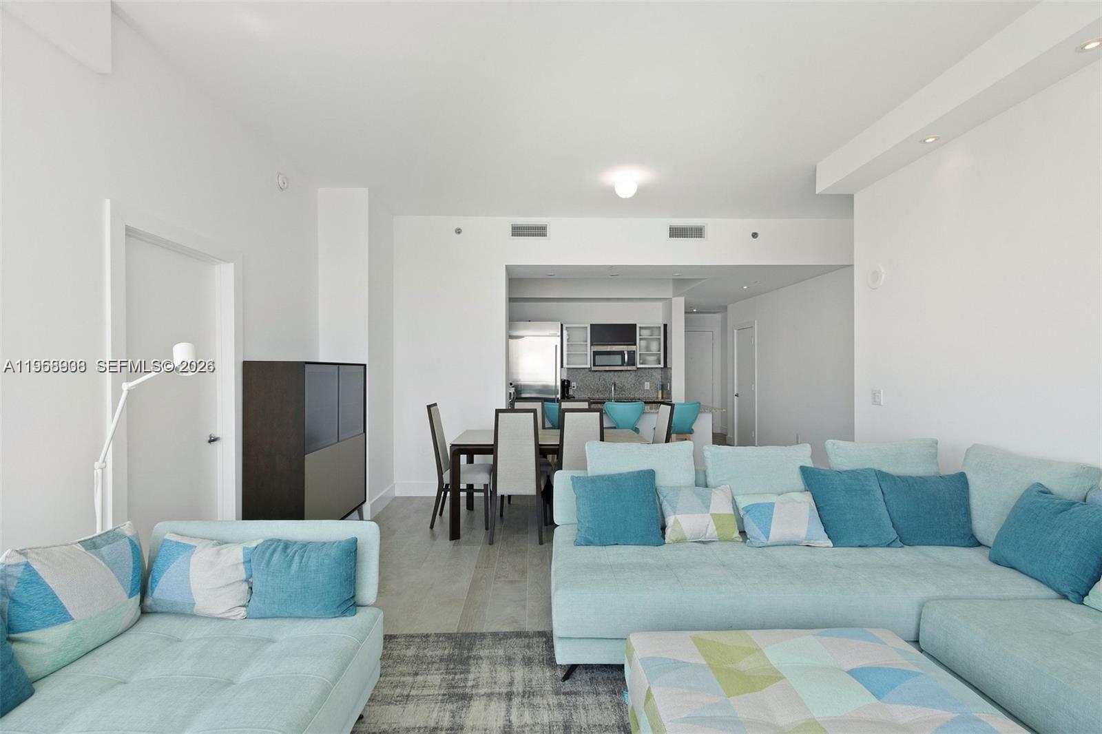 Building Photo - 950 Brickell Bay Dr