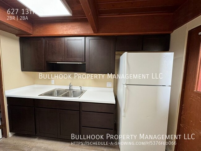 Building Photo - Move In Special - $300 off first full mont...