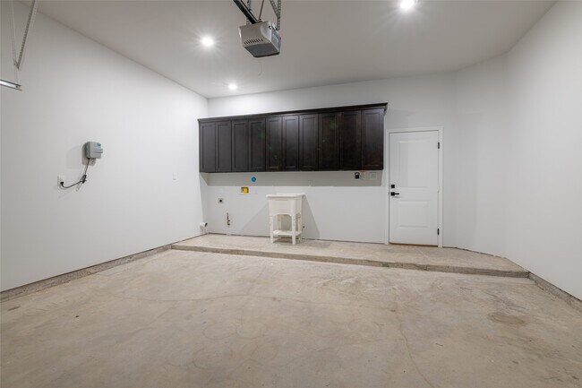 Building Photo - 9606 Champion Heavens Dr