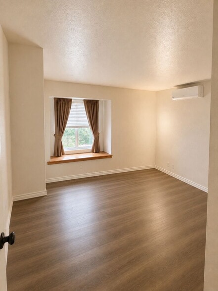 BEDROOM #1 - 2118 Obarr Pl