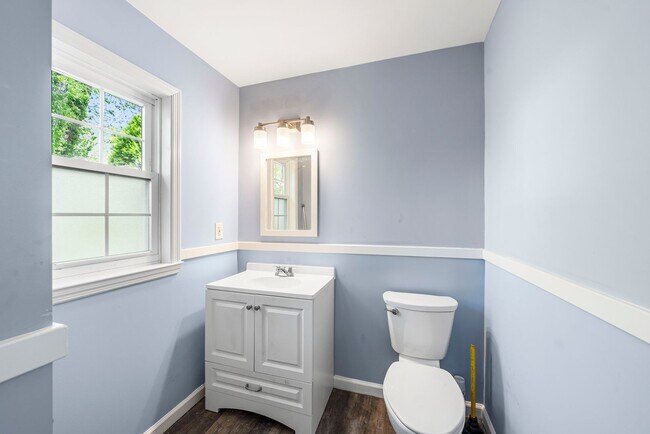 Building Photo - 3 Bedroom 1.5 Bathroom House