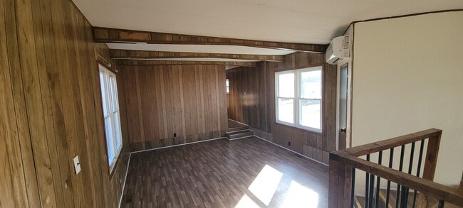 Building Photo - 2 BEDROOM 1 BATHROOM HOUSE FOR RENT