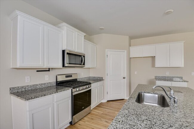 Building Photo - 6099 Whitewater Dr