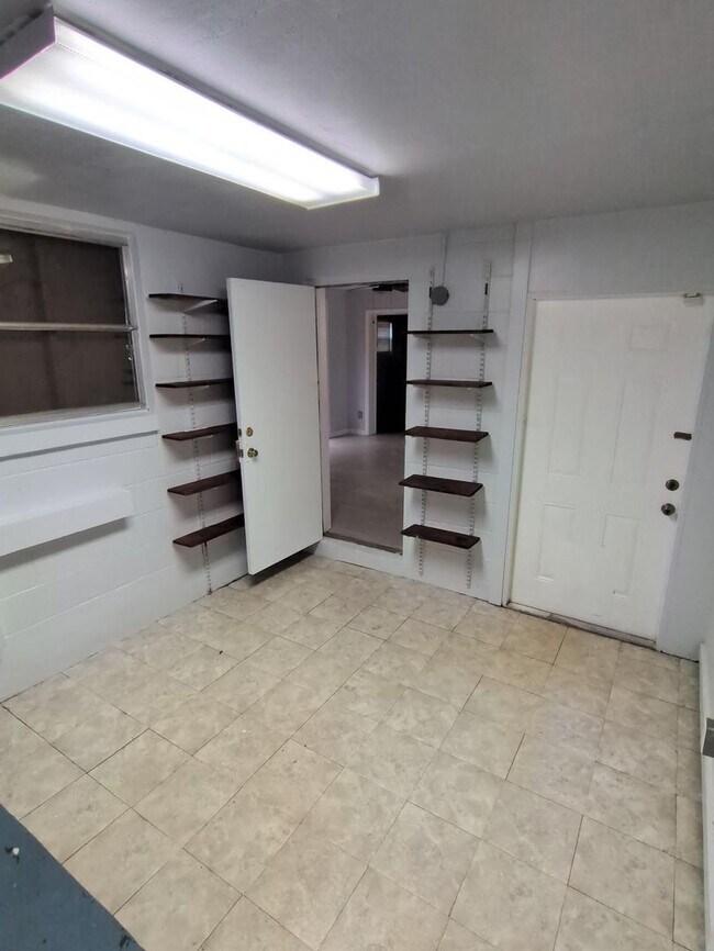 Building Photo - 3 Bedroom 2 Bathroom Updated Deltona Home GREAT Location Available IMMDEIATELY!!
