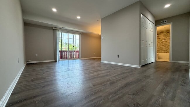 Building Photo - 4548 Rosemarie Dr