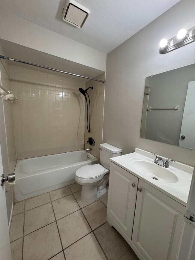 Building Photo - 4111 SW 7th Pl