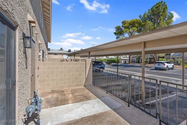Building Photo - 456 Sellers Pl