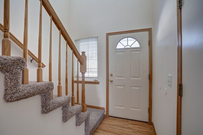 Building Photo - 6101-6103