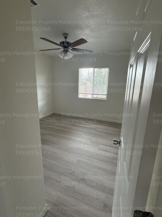 Building Photo - Remodeled 3-bedroom, 2-bath home near Ming Ave/ S. H St