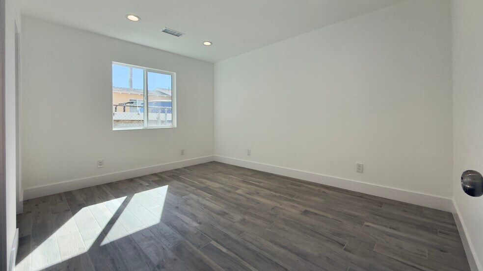 Building Photo - 1346 Fraser Ave
