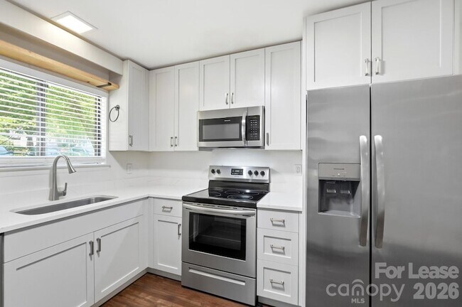 Building Photo - 2900 Heathstead Place