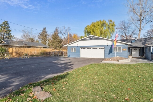 Building Photo - 4306 Plum St