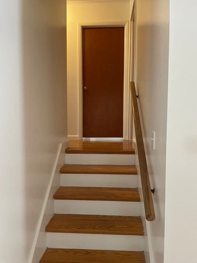 Building Photo - 117 Briarwood Dr