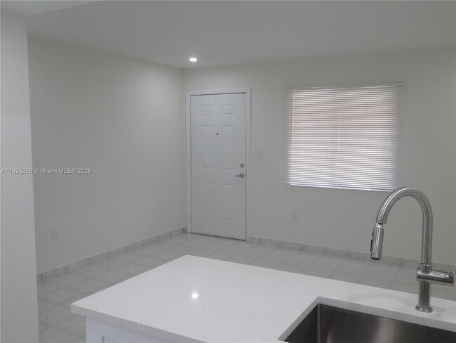 Building Photo - 2154 W 60th St