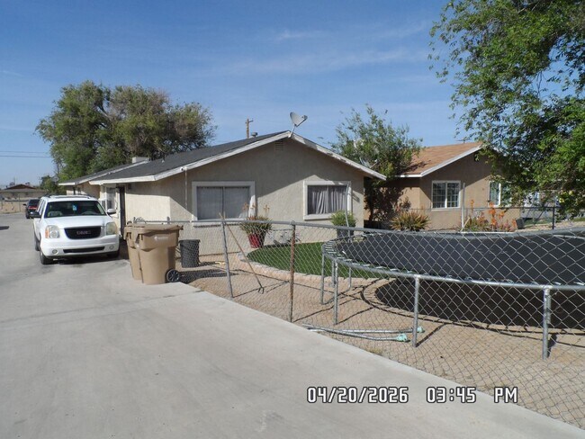 Building Photo - 16552 Vine St