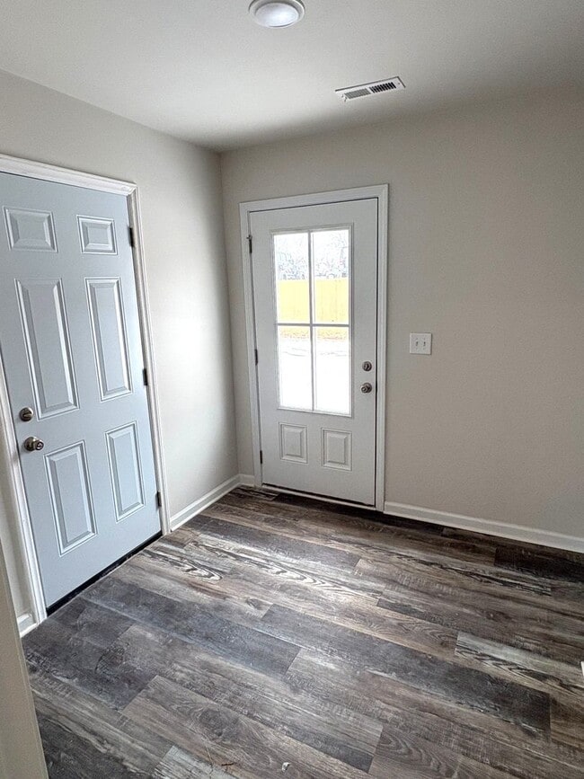 Building Photo - FIRST MONTH FREE - Bright 3BR 2.5BA Home w/ Full Appliance Kitchen • Garage Parking in Mooresville