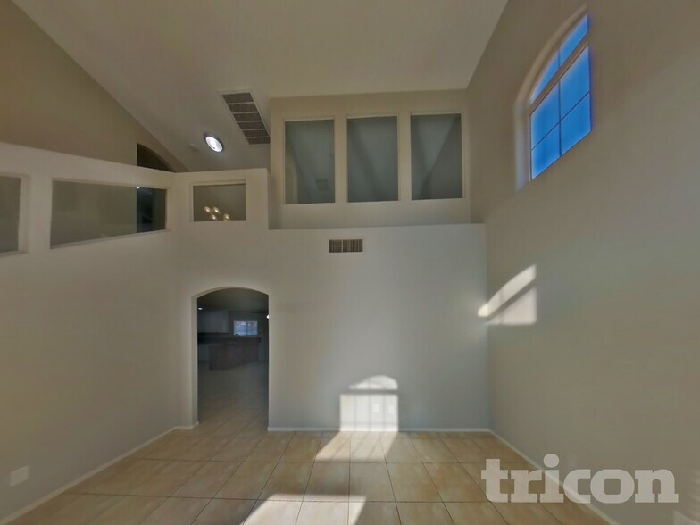 Building Photo - 8716 Honey Vine Ave