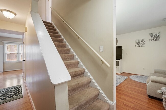 Building Photo - Central Newport News