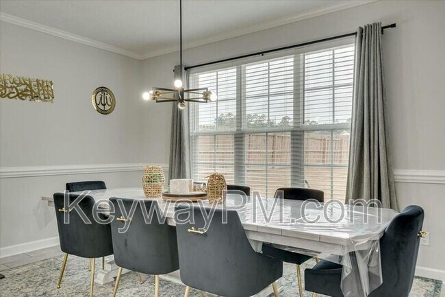 Building Photo - 1044 Mulford Lp