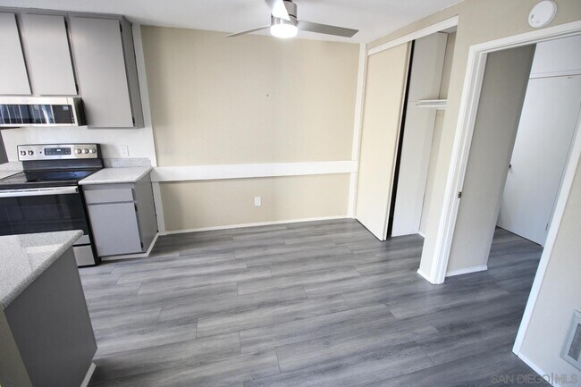 Building Photo - 10332 Caminito Aralia