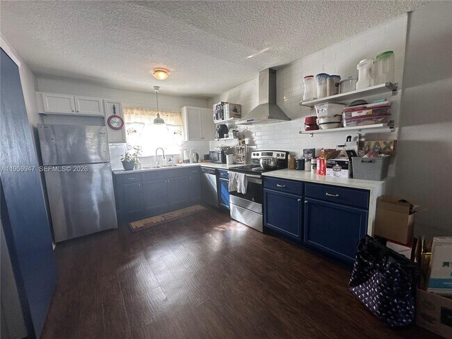 Building Photo - 1000 Lake of the Woods Blvd